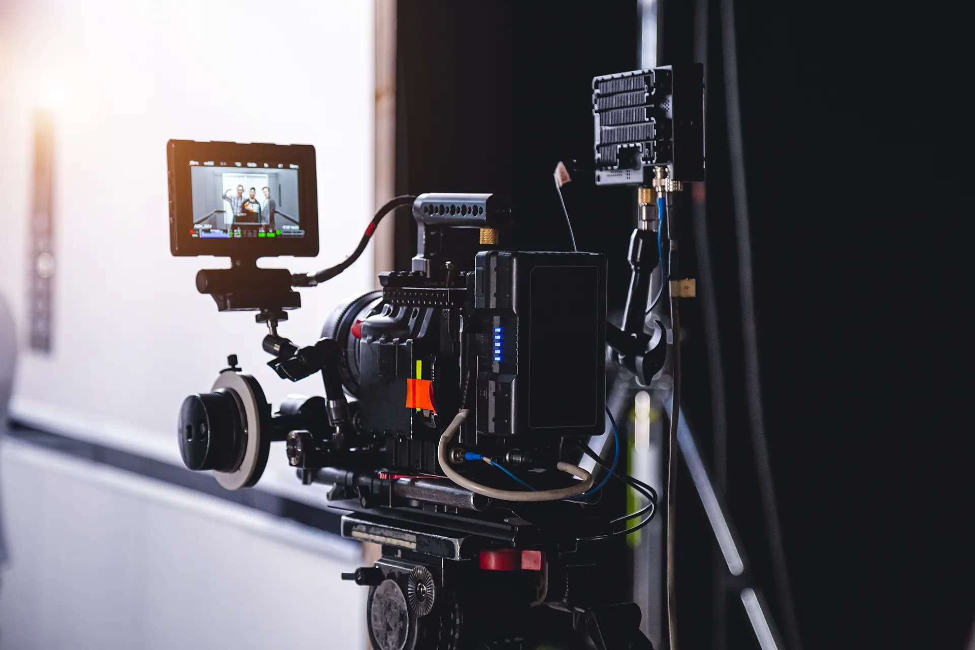 Professionelle Filmkamera am Set.